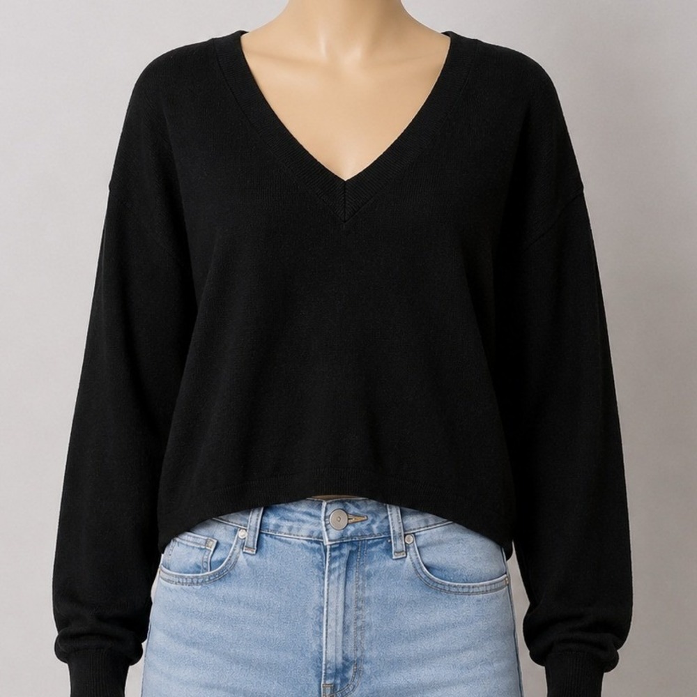 H&M Divided Women Sweater Black V-Neck Cropped Relaxed Knit M‎